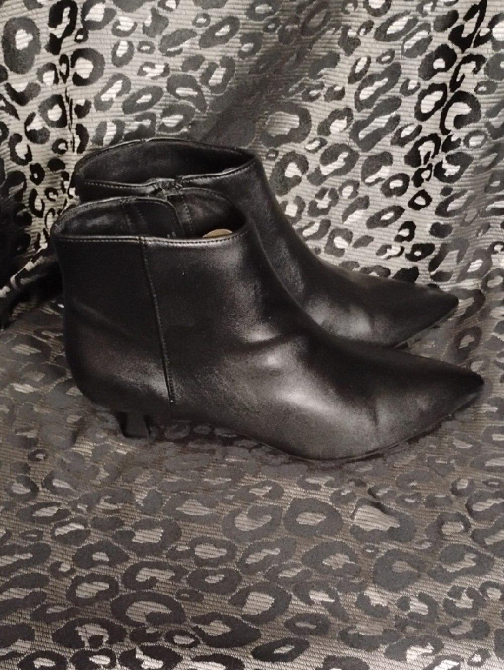Life Stride Black Pointed Toe Ankle Booties NIB - Picture 3 of 6